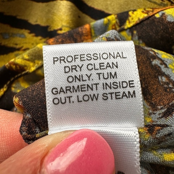 St. John Women's Sleeveless Petite Silk Stretch Tank Top - Picture 11 of 14